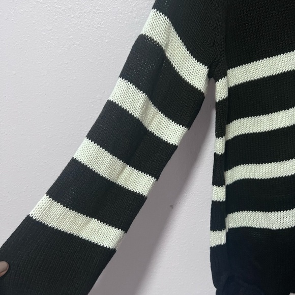 H&M Black and White V-Neck Sweater with Stripes large - Picture 7 of 9